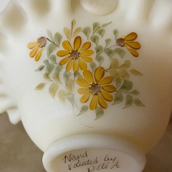 Fenton Satin Custard Glass Ruffled Glass Basket - Hand Painted & Signed - Picture 6 of 13